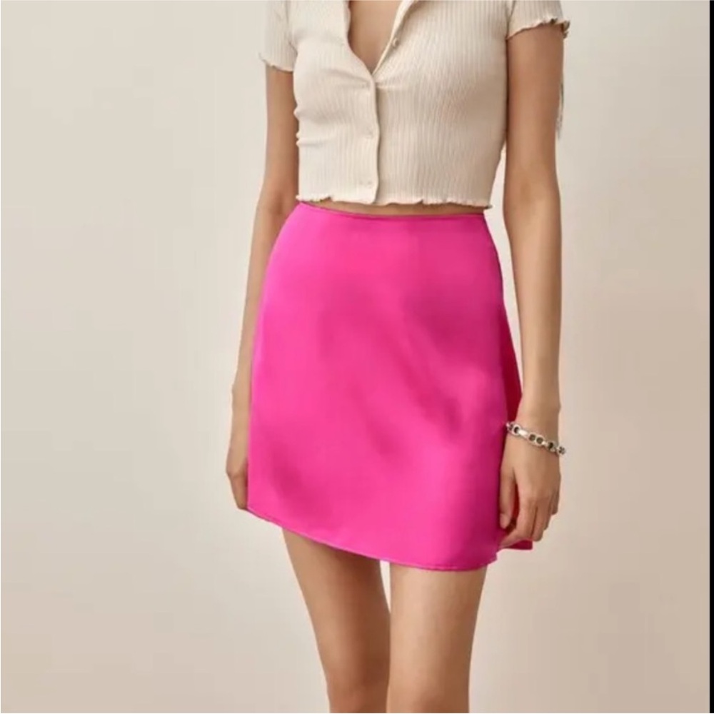 Reformation Pink Silk Skirt size 2. In great condition. 100% Silk.